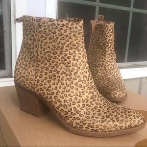 Size 9 Lucky Brand boots